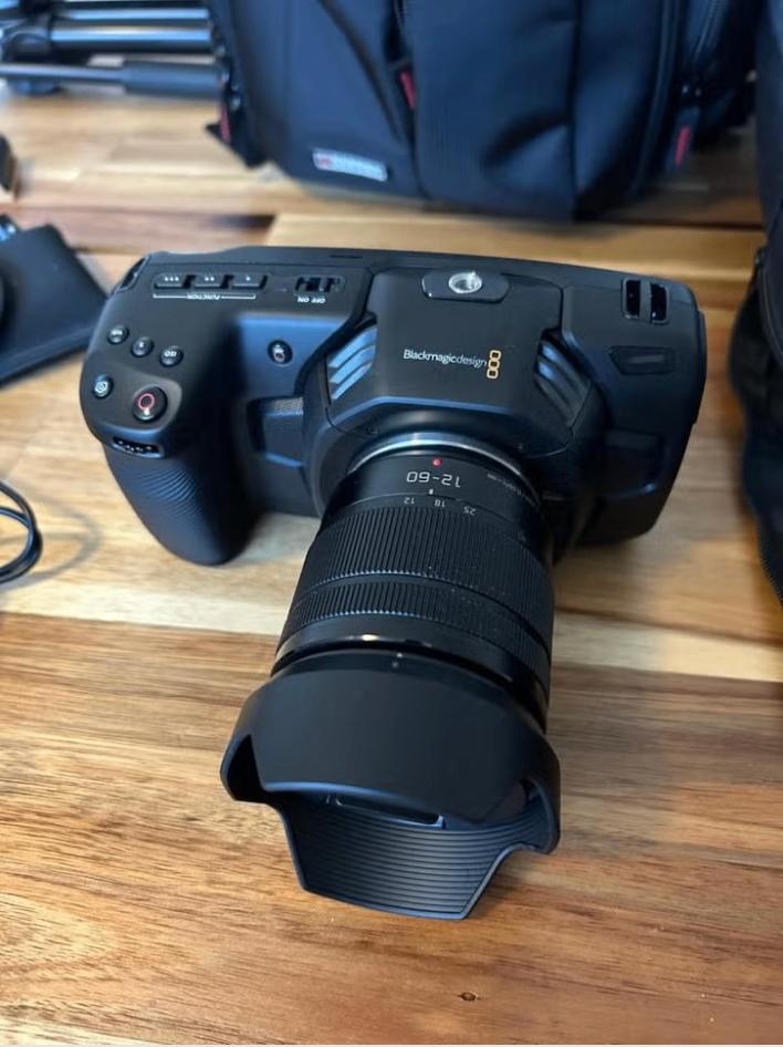 Black Magic Design Pocket camera + wireless mics + statief, Audio, Tv en Foto, Videocamera's Digitaal, Full HD, 20x of meer, Zo goed als nieuw