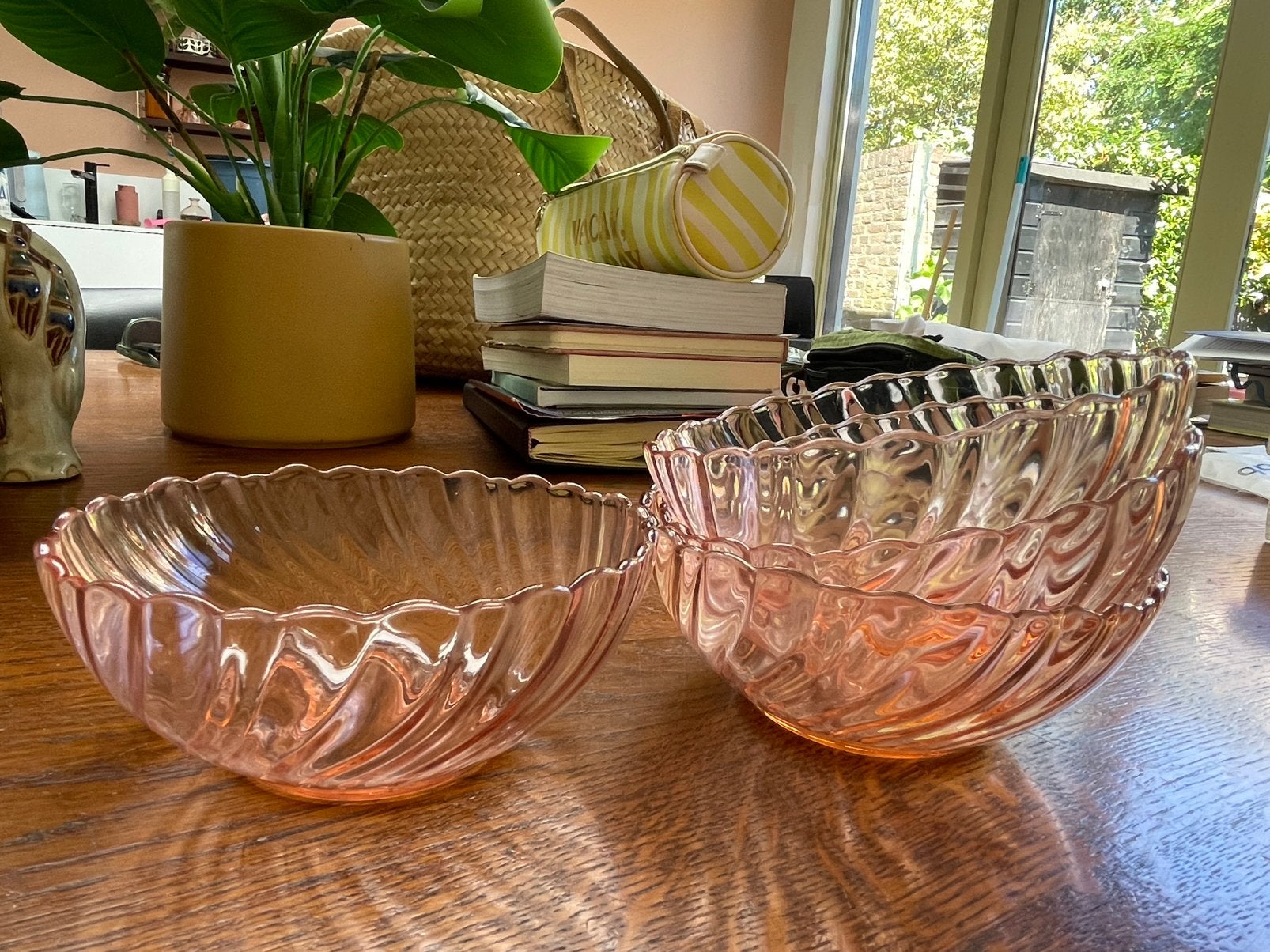 4 roze glazen schaaltjes vintage, Ophalen of Verzenden, Zo goed als nieuw, Rond, Glas