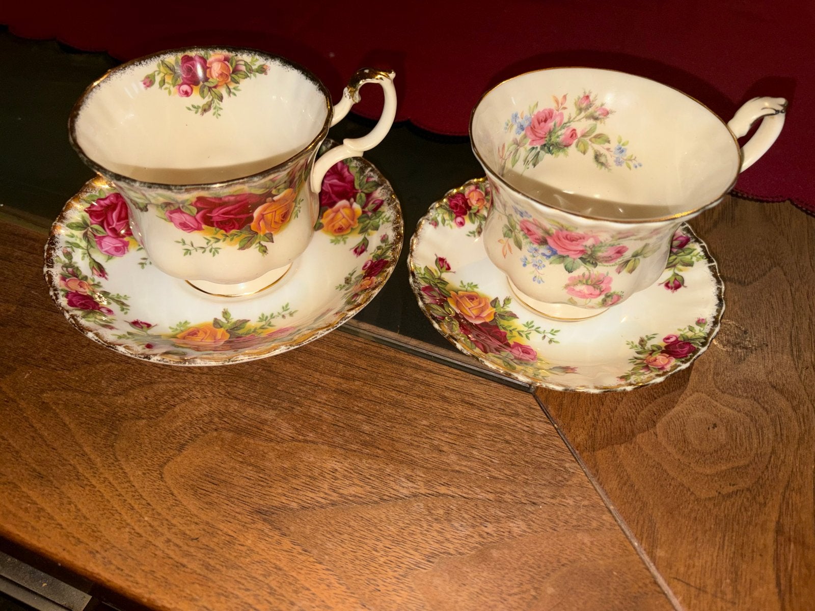 Set van 2 Royal Albert Old Country Roses theekopjes, Ophalen