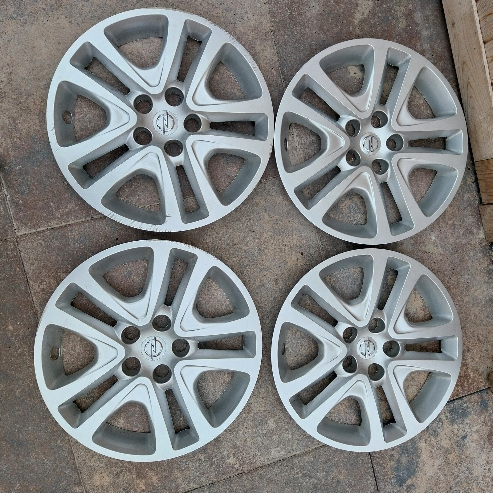 Set van 4 Opel wieldoppen - 16 inch Gebruikt, Auto diversen, Wieldoppen, Gebruikt, Ophalen of Verzenden
