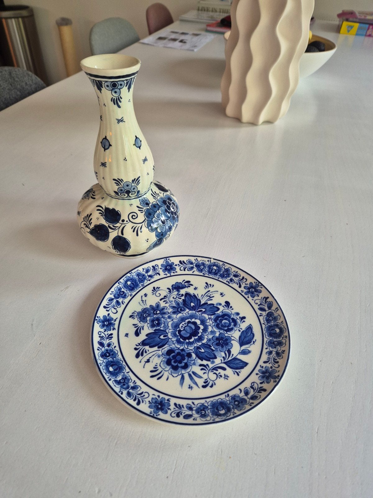 Delfts blauw bordje en vaas, Ophalen of Verzenden