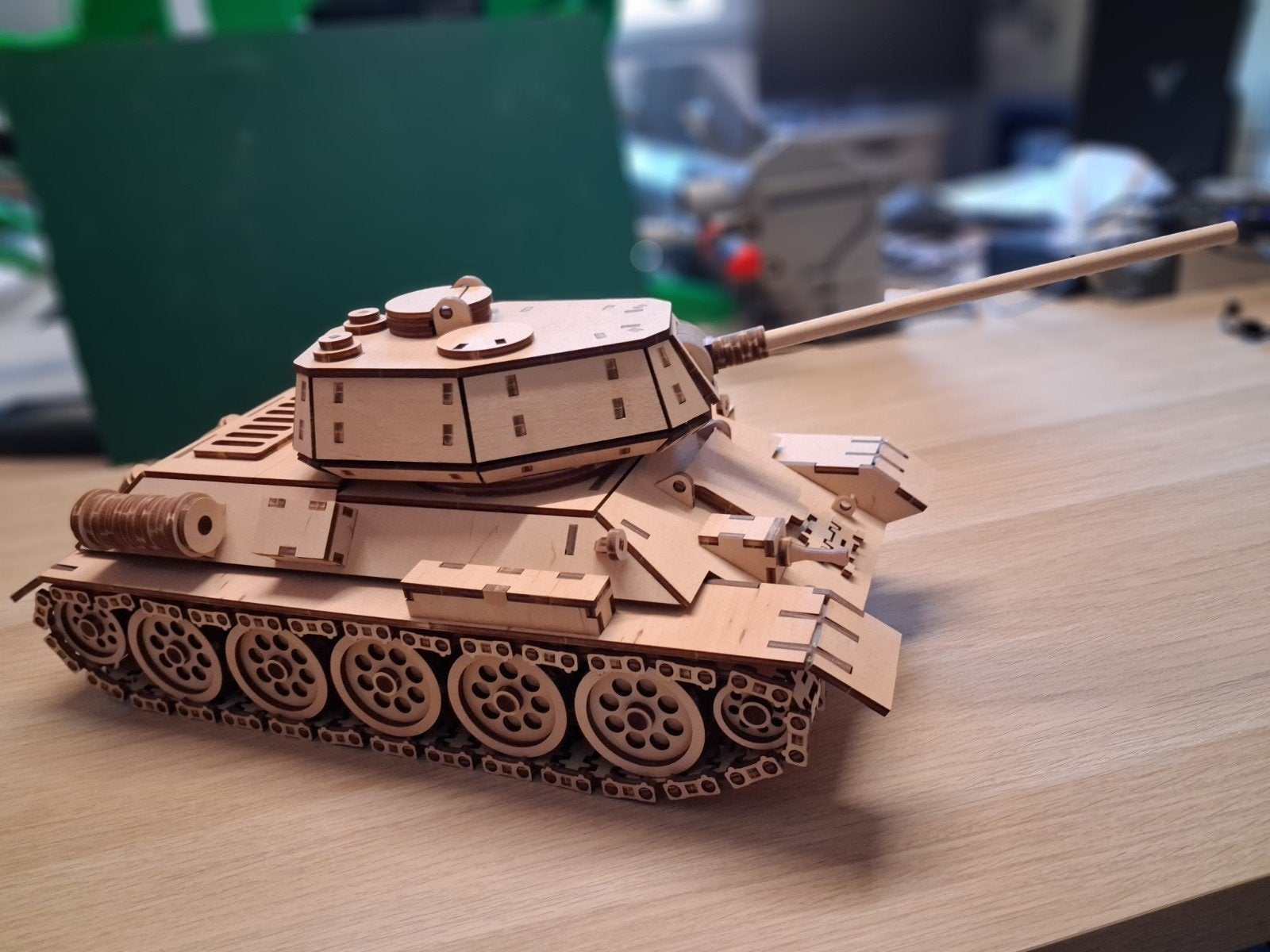 Houten modeltank T-34 - Bouwpakket, Tank, 1:32 tot 1:50, Nieuw, Ophalen