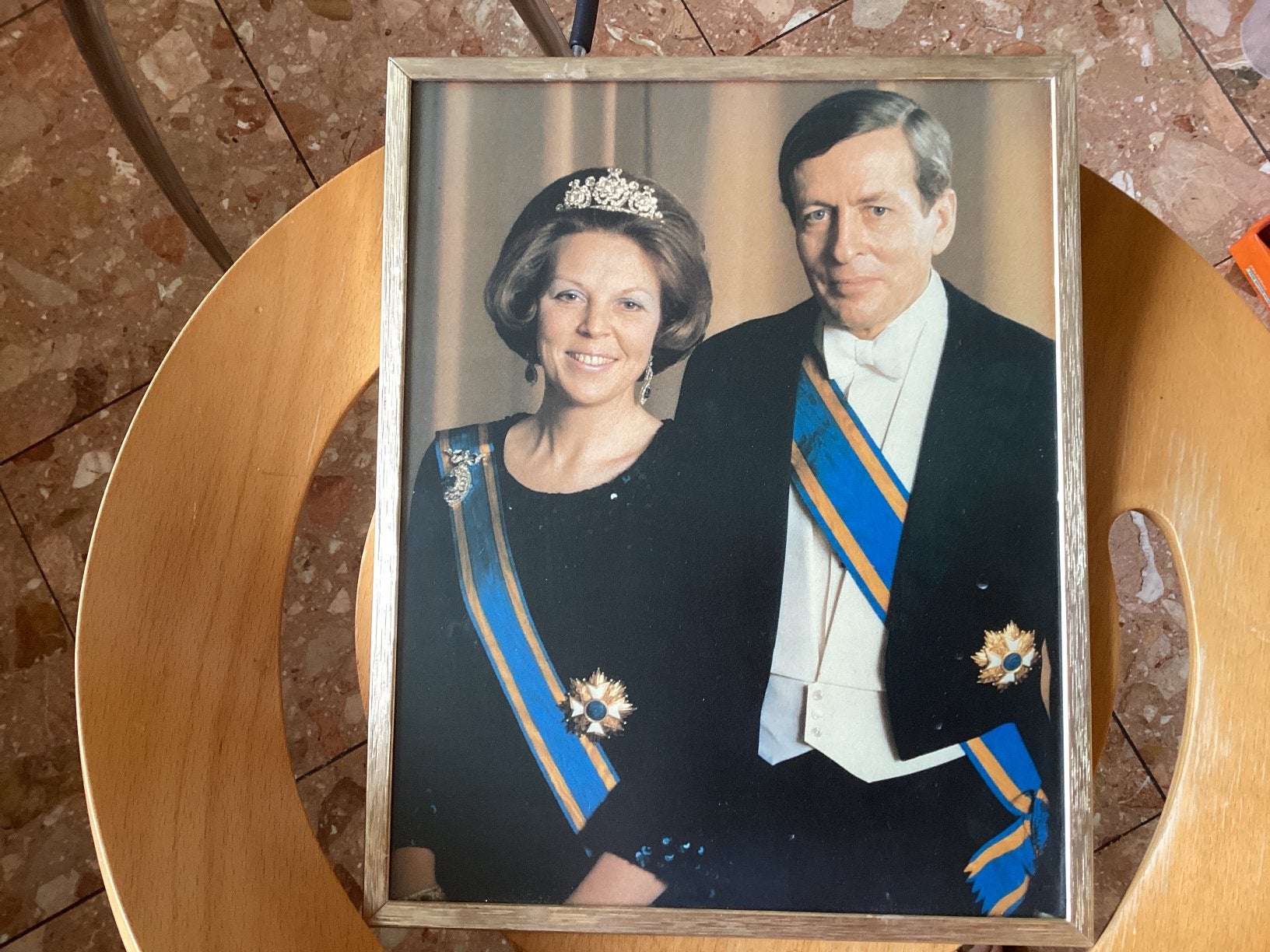 Prinses Beatrix en Claus von Amsberg foto verzilverde lijst, Ophalen of Verzenden, Zo goed als nieuw, Kaart, Foto of Prent