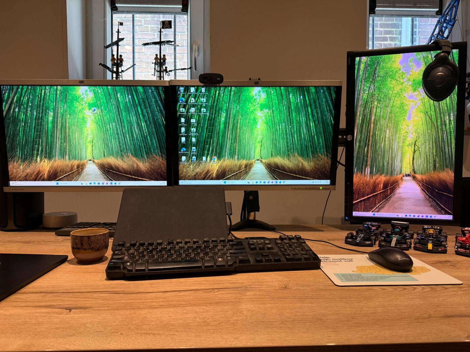 Drie HP monitoren (2x 22 inch, 1x 23 inch) met monitorbeugel, Computers en Software, Monitoren, Gebruikt, IPS, Full HD, 60 Hz of minder