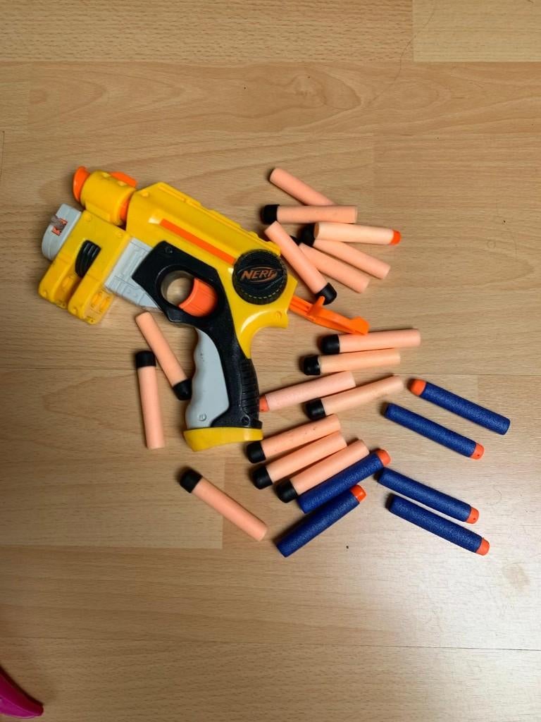 Nerf met laser, Kinderen en Baby's, Speelgoed | Buiten | Actiespeelgoed, Ophalen of Verzenden, Gebruikt