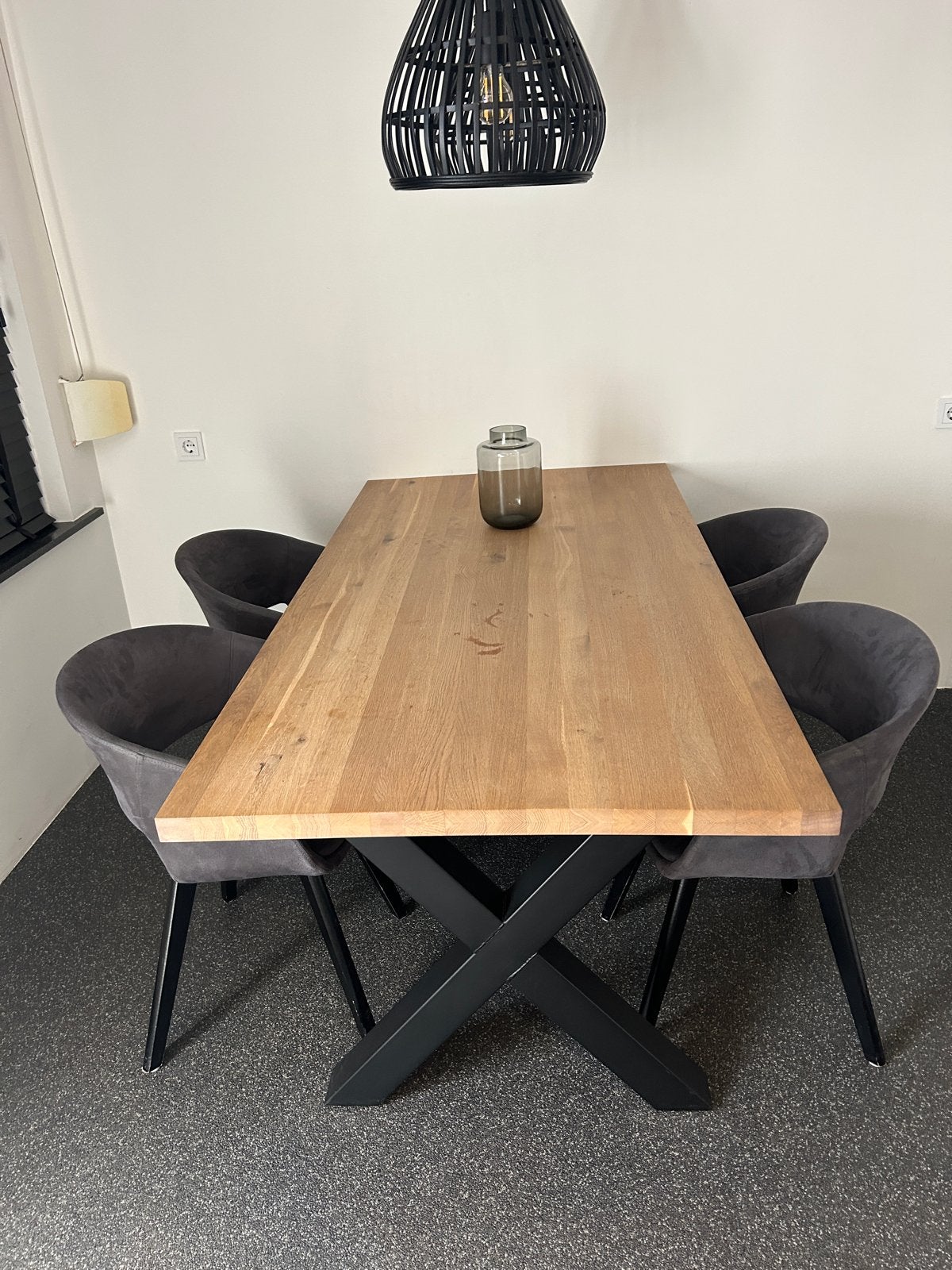 Moderne donkergrijze eetkamerstoelen met zwarte poten, Huis en Inrichting, Stoelen, Ophalen, Zo goed als nieuw, Vier, Stof