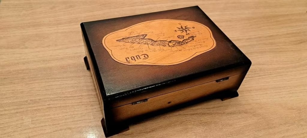 Cubaans sigaren kistje met humidor, vochtmeter, Verzamelen, Ophalen of Verzenden, Tabaksdoos of Verpakking