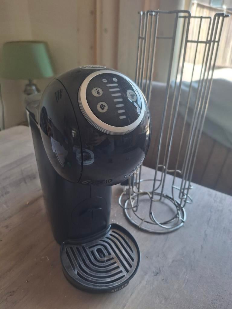 Dolce Gusto koffie apparaat met cup houder, Ophalen, Zo goed als nieuw, Koffiemachine, Koffiepads en cups