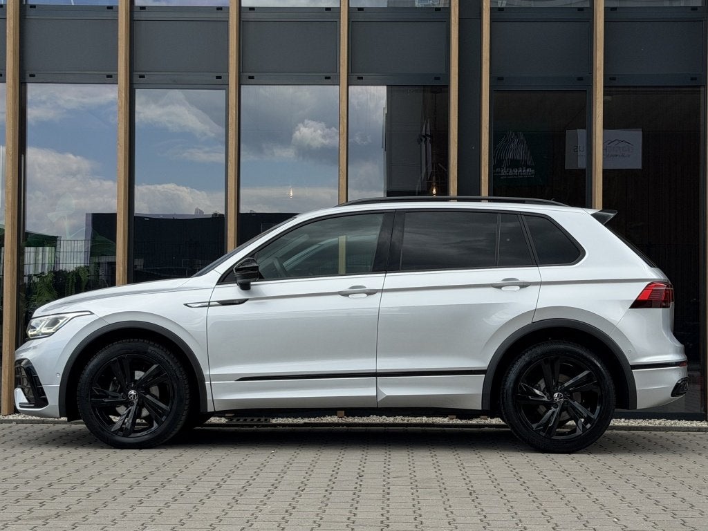 Volkswagen Tiguan 1.5 TSI R-Line | blackstyle | panorama-dak, Stof, Euro 6, 4 cilinders, 150 pk
