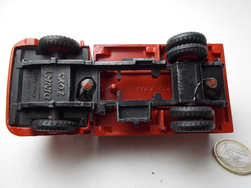 1966 Dinky Toys 402 BEDFORD COCA COLA TRUCK (Gerestaureerd.), Ophalen of Verzenden, Gebruikt, Bus of Vrachtwagen, Dinky Toys