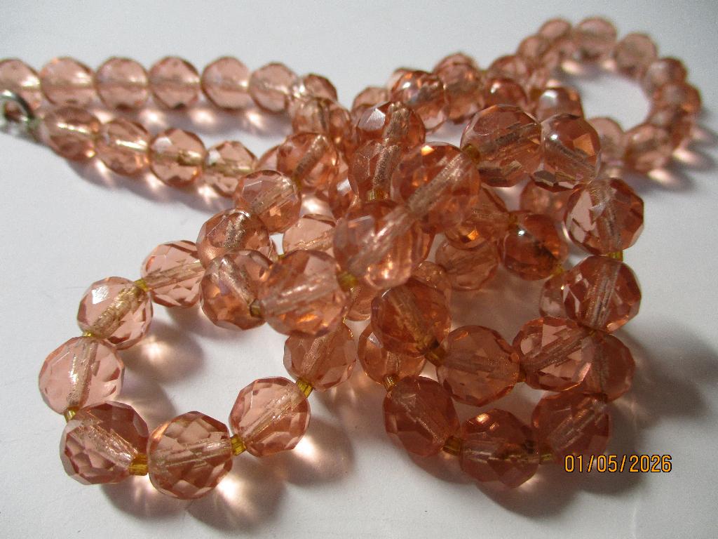 ketting geslepen roze kralen 74 cm, zilver slotje., Ophalen of Verzenden, Roze, Overige materialen