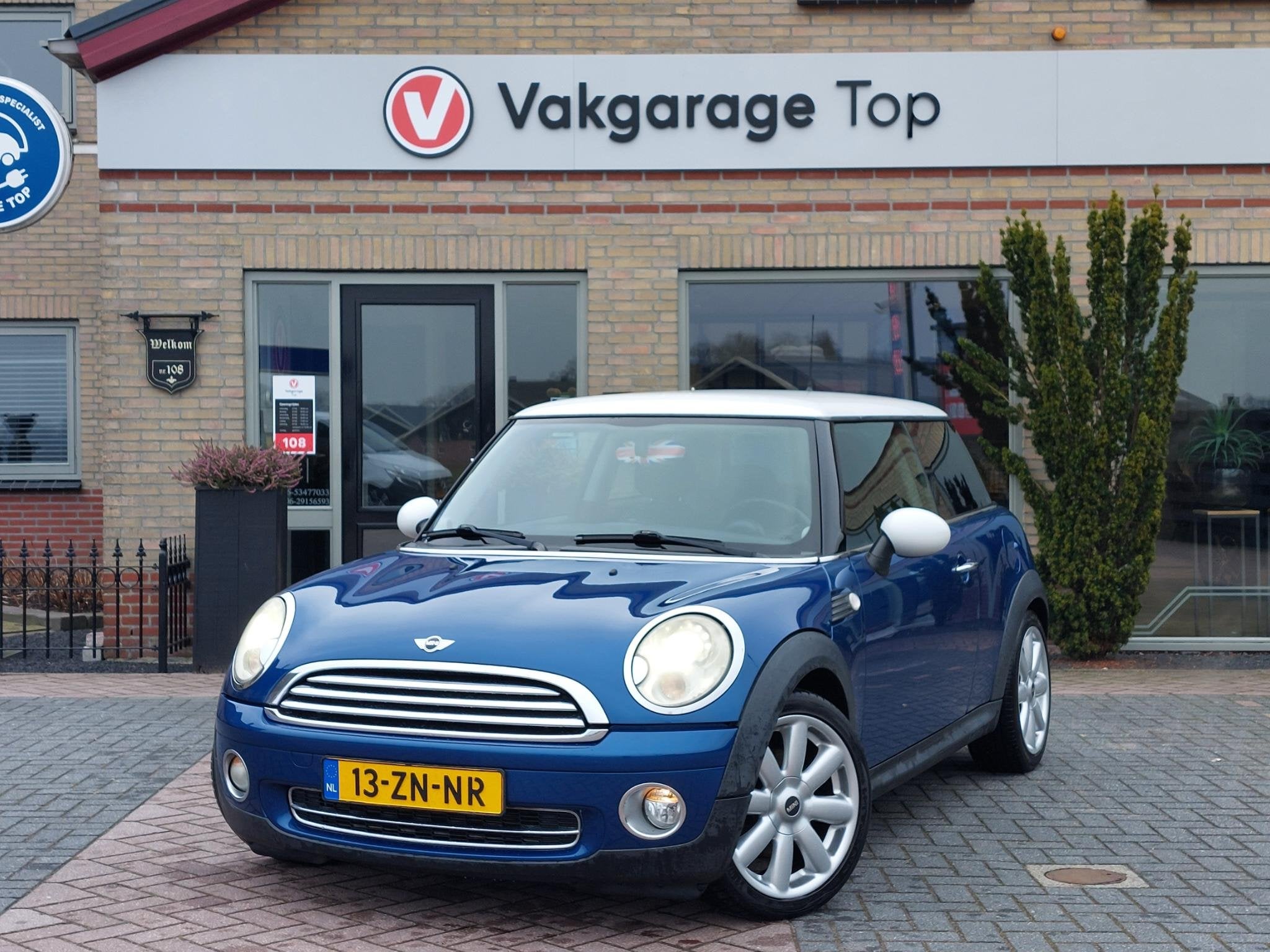 Mini Cooper 1.6 Chili | Cruise | Airco | Xenon | NAP, Voorwielaandrijving, Gebruikt, 4 cilinders, Leder en Stof