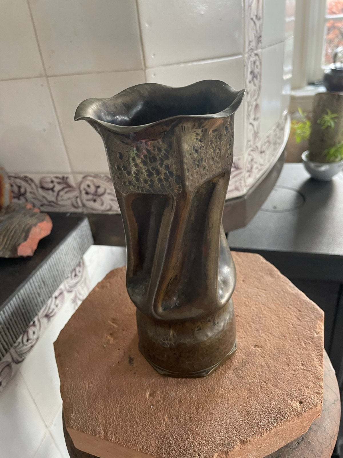Unieke Art Deco Messing Vaas uit 1943 - Militaire Oorsprong, Antiek en Kunst, Ophalen of Verzenden