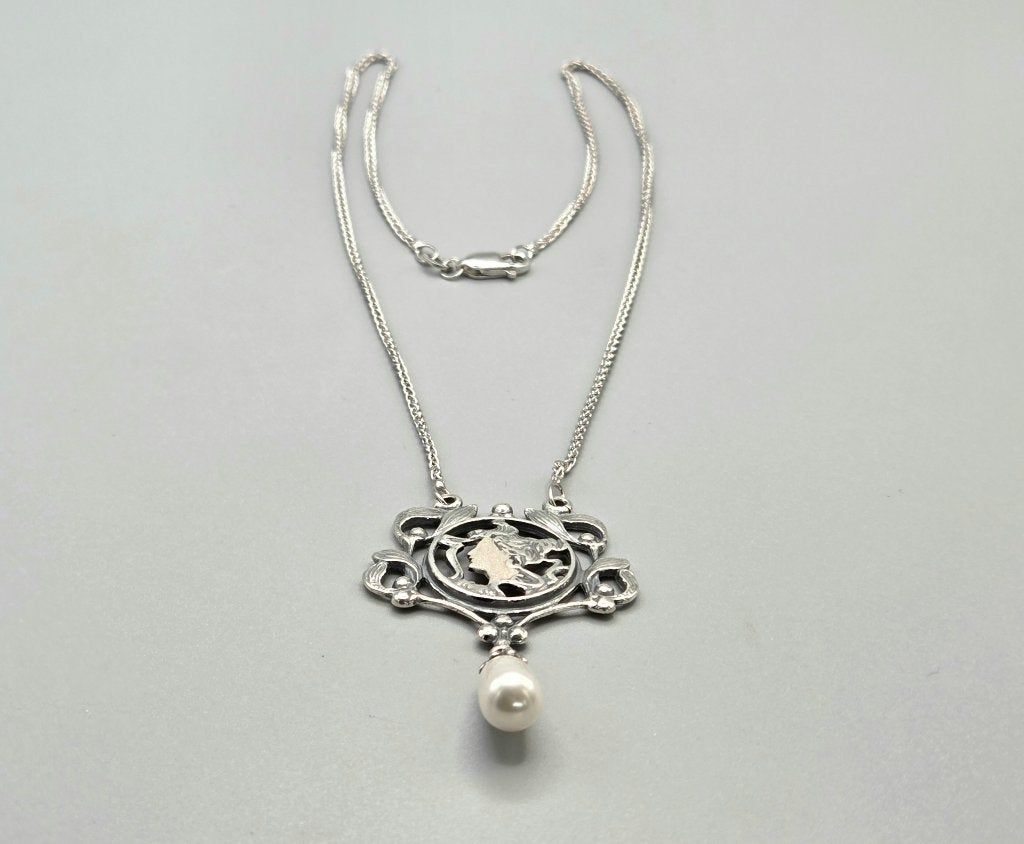 Zilverenketting met Sara Bernhardt hanger en parel. 2026/462, Met hanger, ., Nieuw, Ophalen of Verzenden
