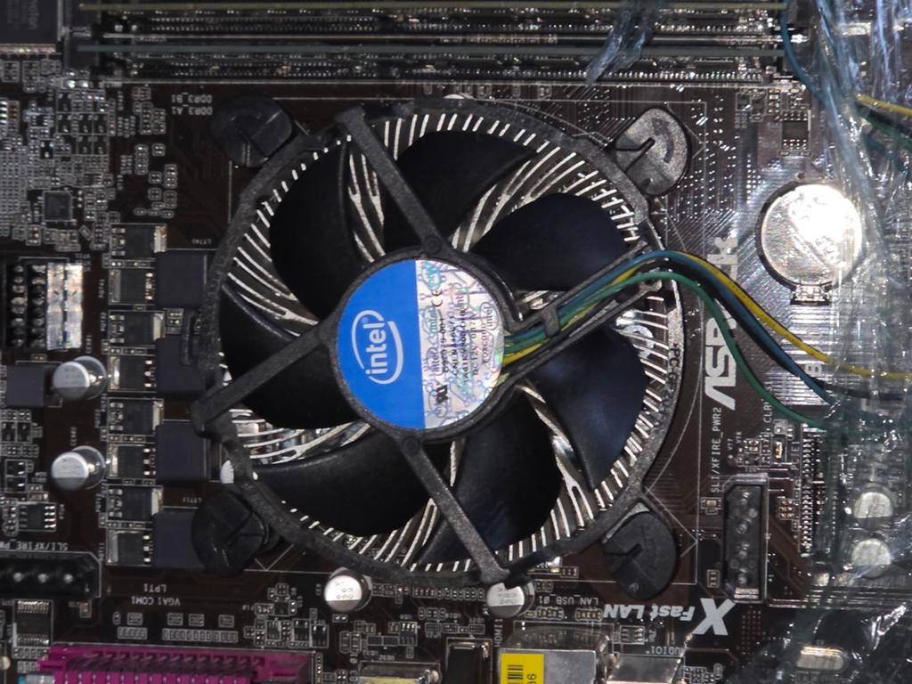 Cooler Master PC-behuizing met ASRock moederbord, Computers en Software, Ophalen of Verzenden