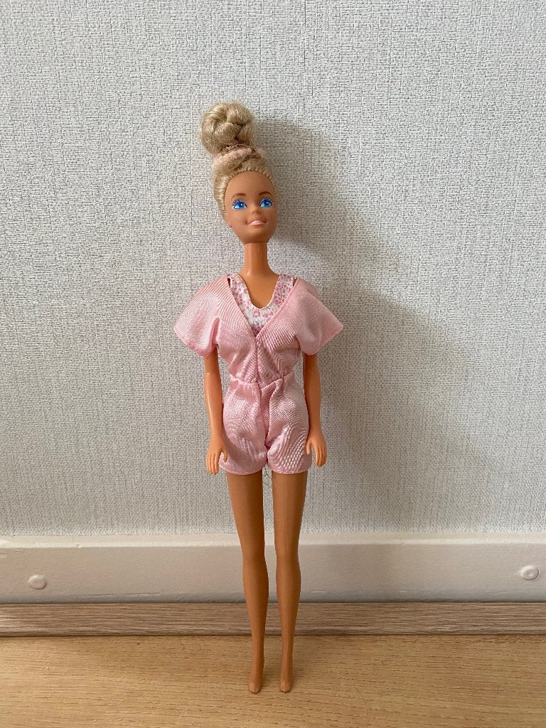 Barbie, roze jumpsuit, jaren 80/90, Ophalen of Verzenden, Gebruikt, Barbie