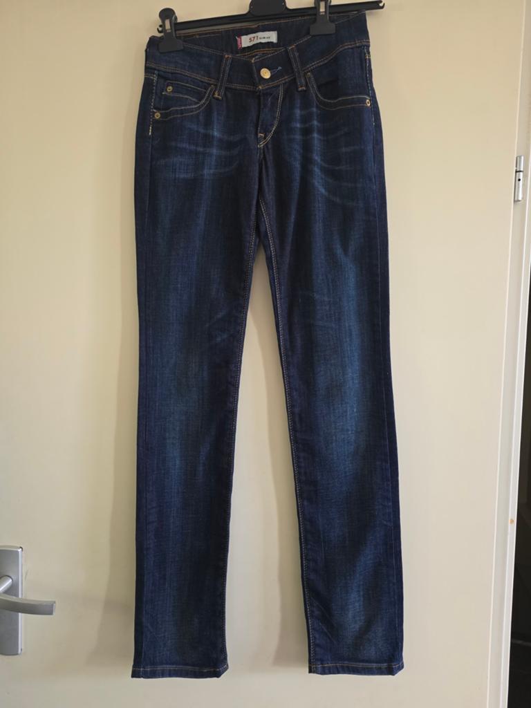 Levi's 571 Slim Fit Jeans Dames W26 L32 Donkerblauw, Blauw, Ophalen of Verzenden, Zo goed als nieuw, W27 (confectie 34) of kleiner