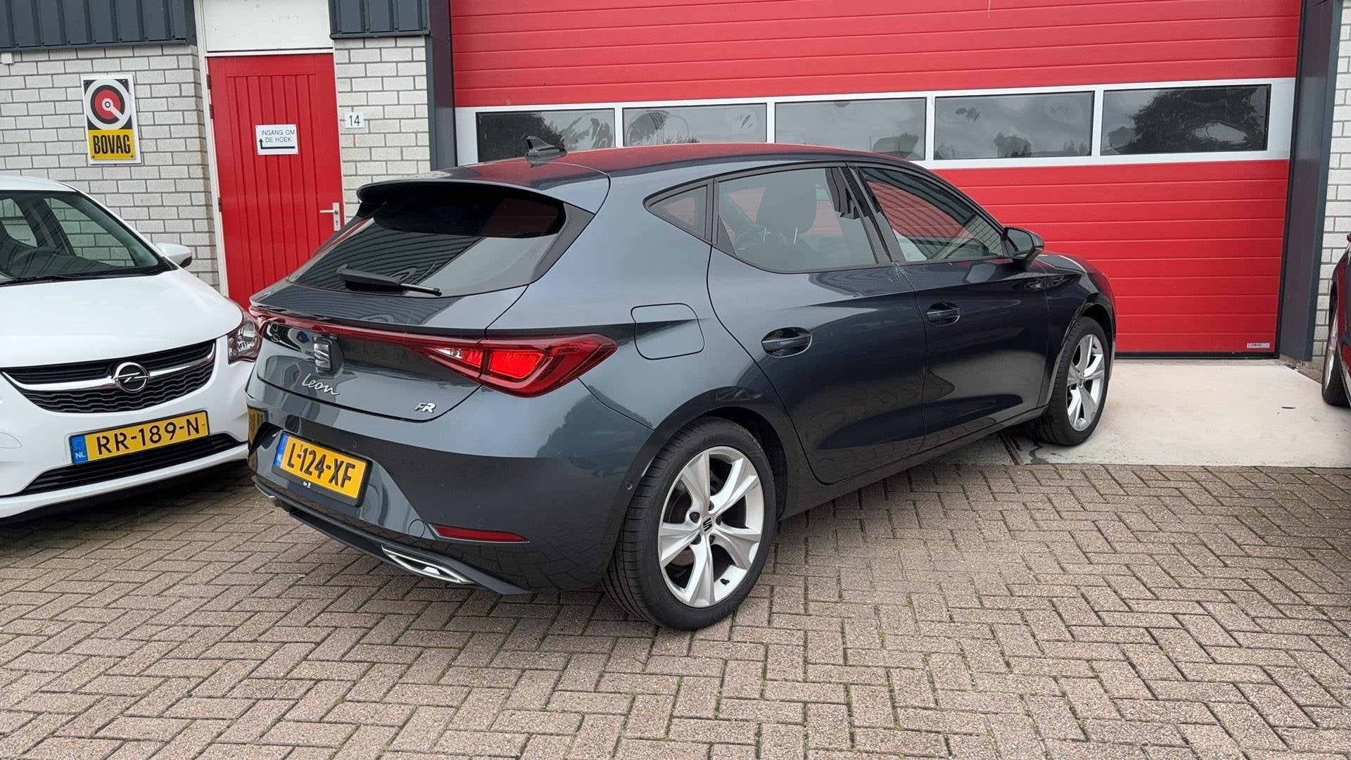 SEAT Leon 1.0 TSI FR Business Intense SFEER / CAMERA / FULL, Auto's, Stof, Gebruikt, Euro 6, Leon