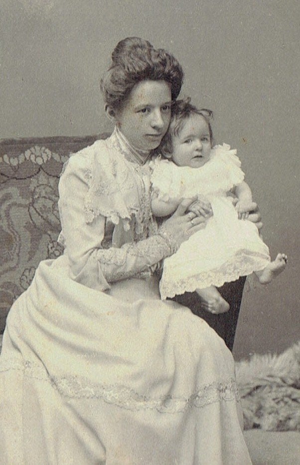 CDV Carte de Visite Welgestelde Dame met Baby te Rotterdam, Verzamelen, Foto's en Prenten, Gebruikt, Foto, Ophalen of Verzenden