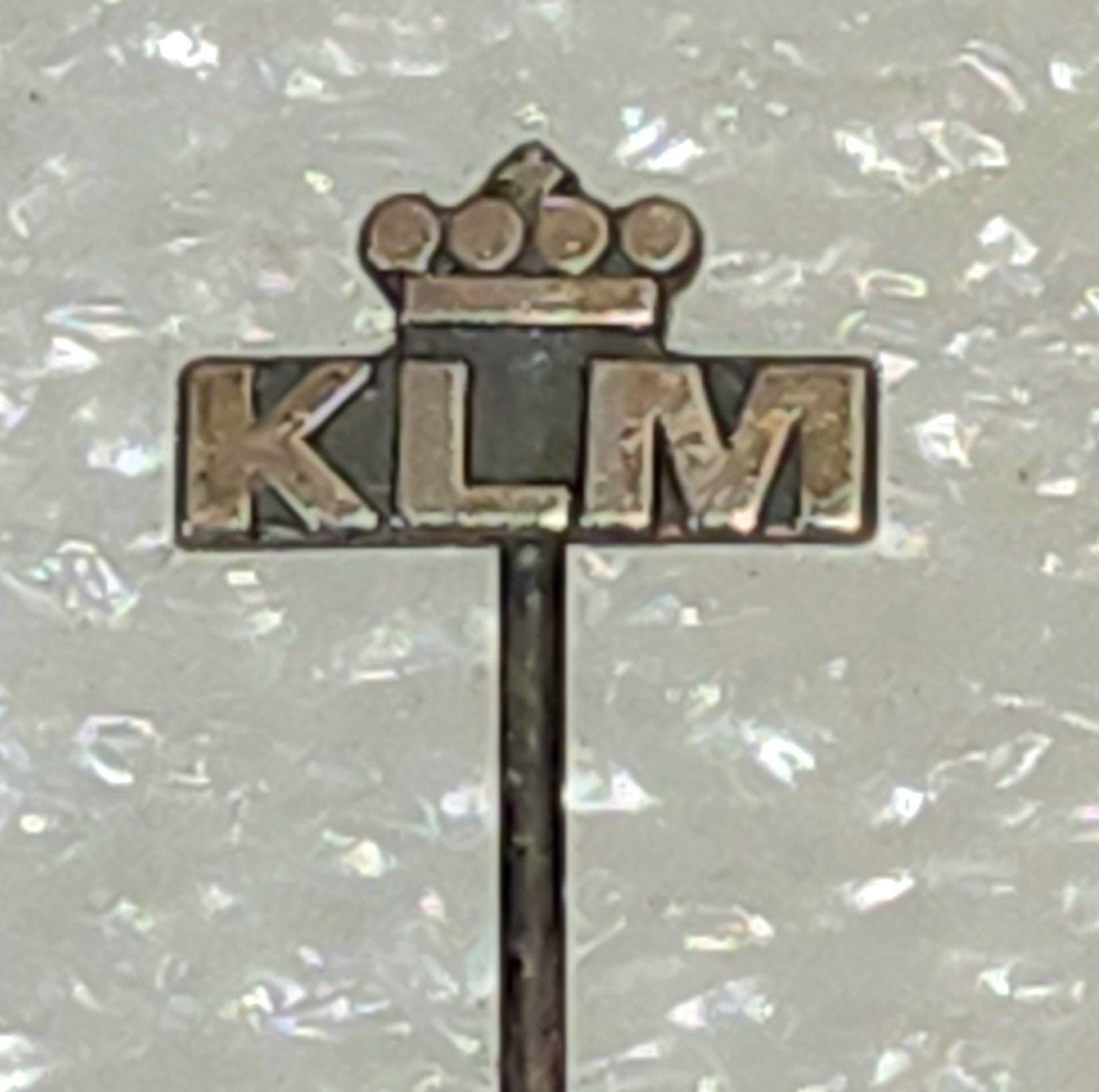 Vintage KLM Speldje met Kroon, Verzamelen, Speldjes, Pins en Buttons, Ophalen of Verzenden, Gebruikt, Merk, Speldje of Pin