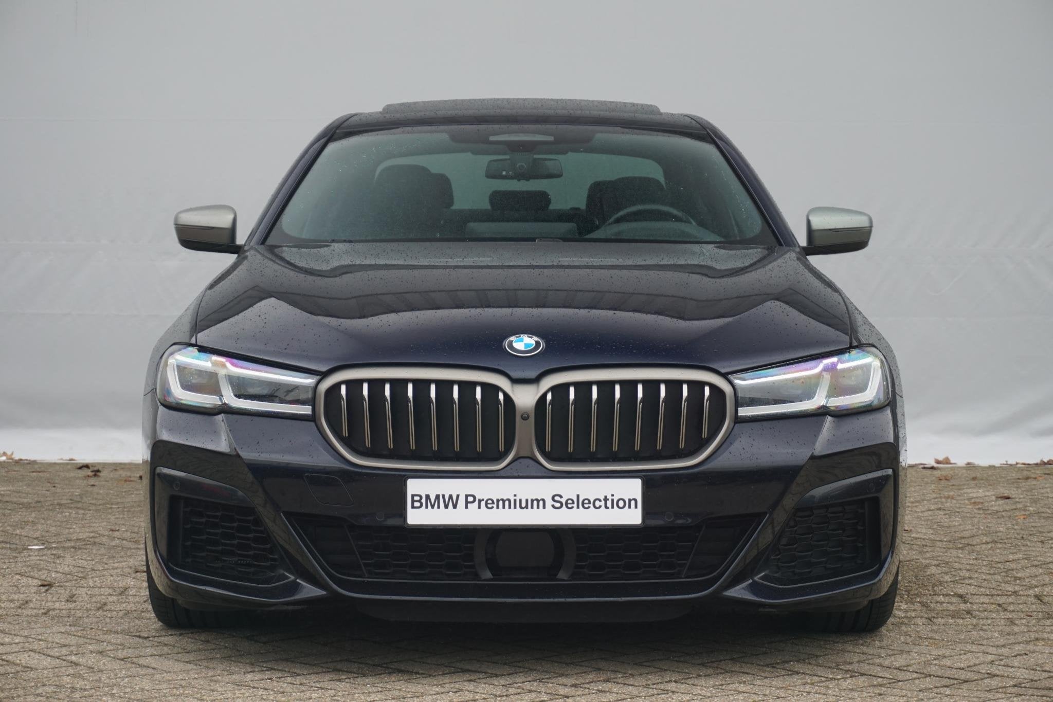 BMW 5 Serie Sedan M550i xDrive Schuif-/kanteldak / Laserligh, Stof, Gebruikt, 4395 cc, Skiluik