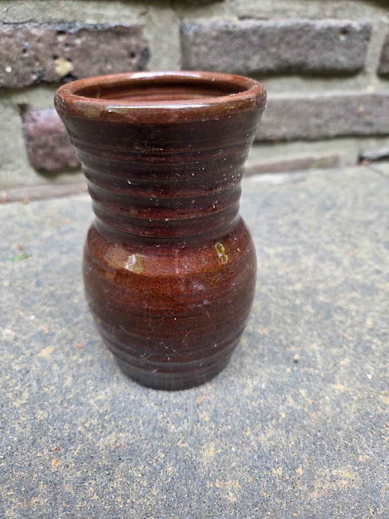 Vintage Art Deco Vaas - Geribbeld Wortelbier Bruin Glazuur, Ophalen of Verzenden