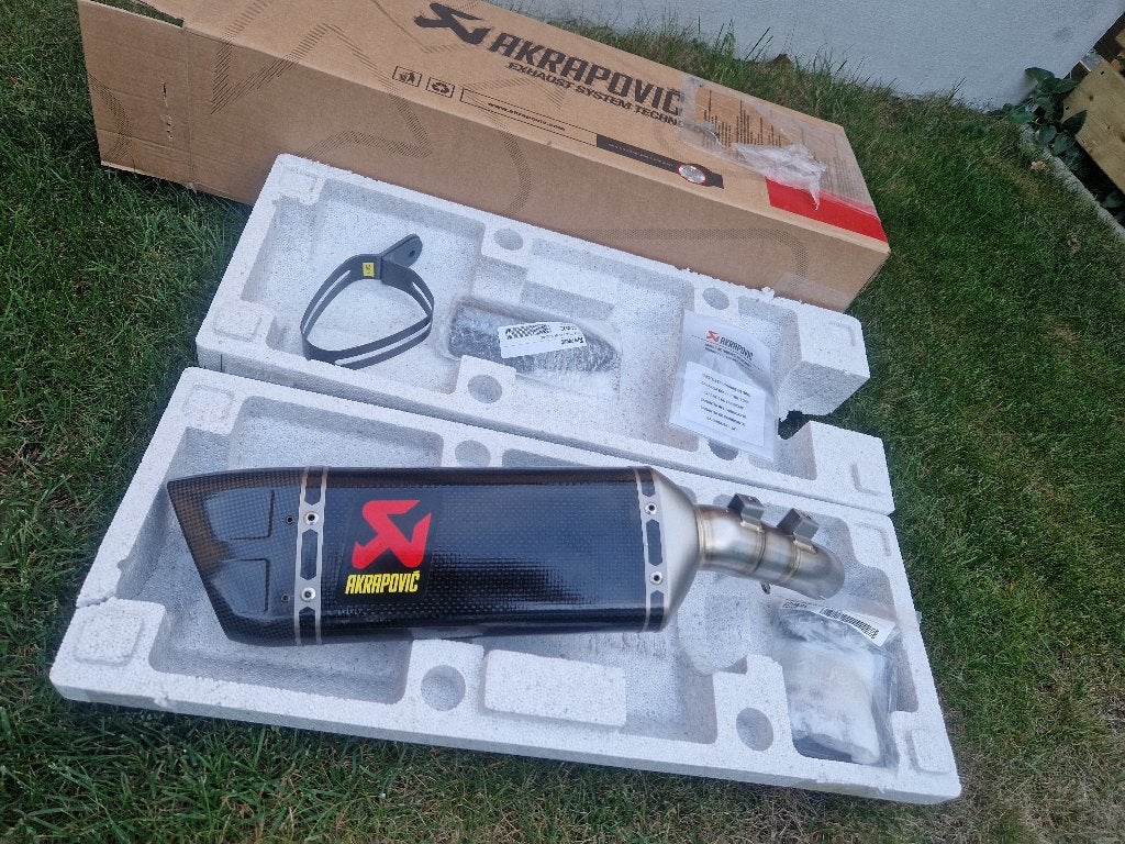 NEW Akrapovic Carbon sport uitlaat demper slip on R3 MT 03, Ophalen of Verzenden, Nieuw