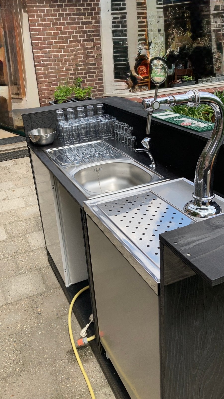 Bar met tap, Ophalen, Zo goed als nieuw