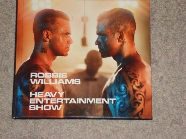 Robbie Williams..Heavy Entertainment Show..Hardcover Booklet, Ophalen of Verzenden, 2010 - 2019, Zo goed als nieuw