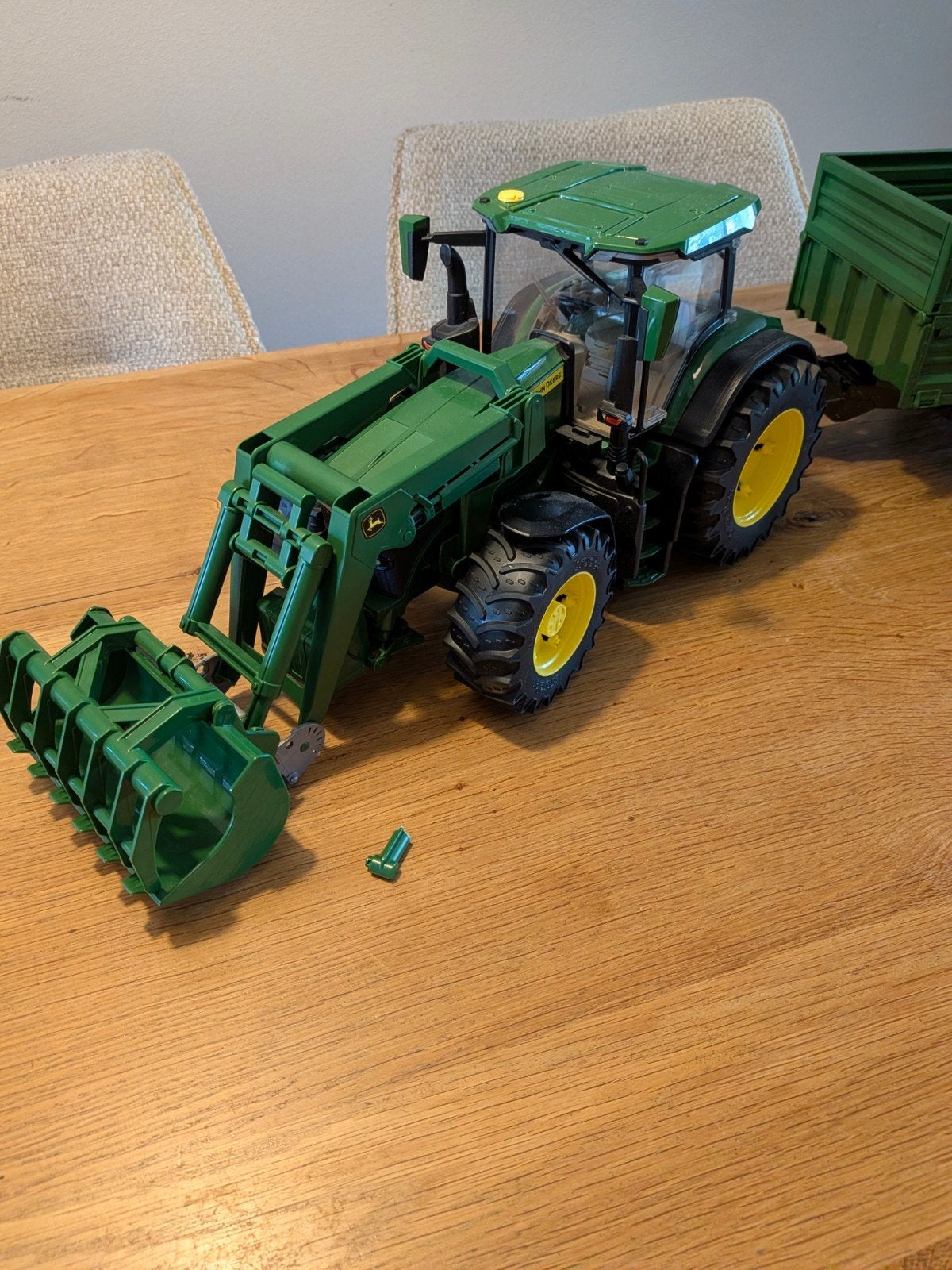John Deere 7R 350 Tractor - Bruder 1:16 met aanhanger, Ophalen of Verzenden, Gebruikt