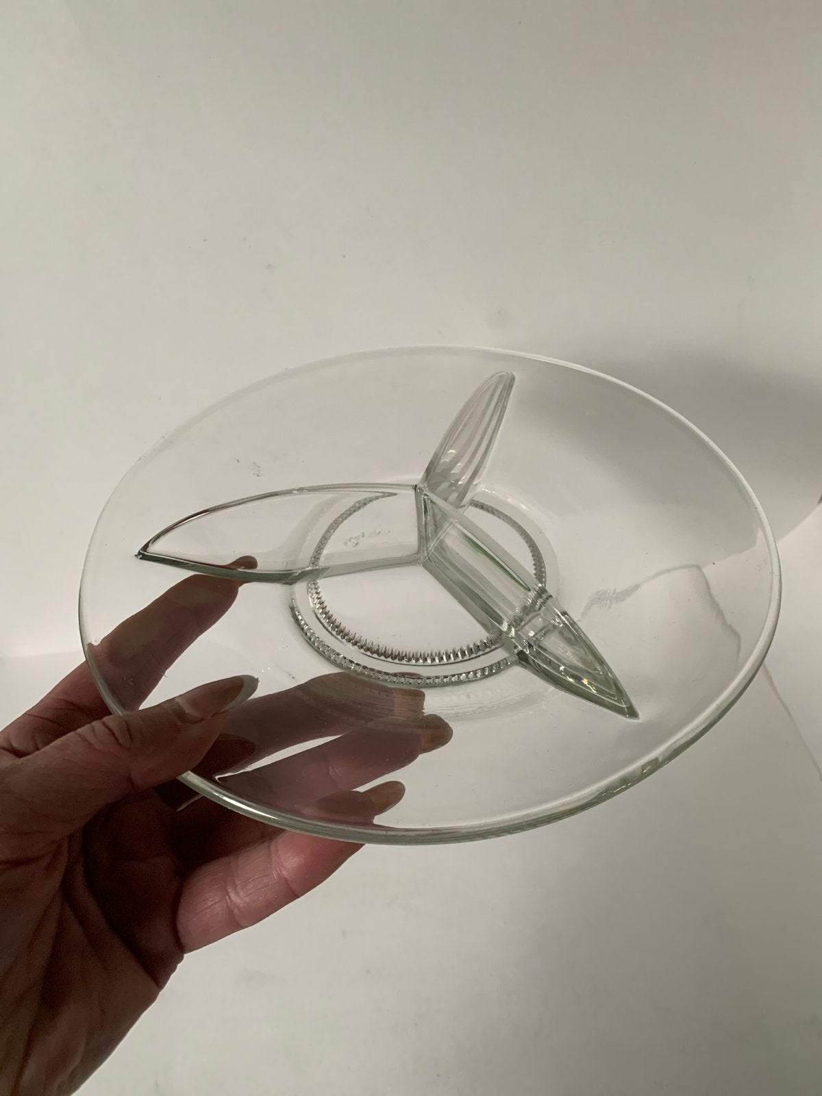 Glazen schaal met 3 vakken - Perfect voor snacks of dips, Schaal, Rond, Ophalen of Verzenden, Glas