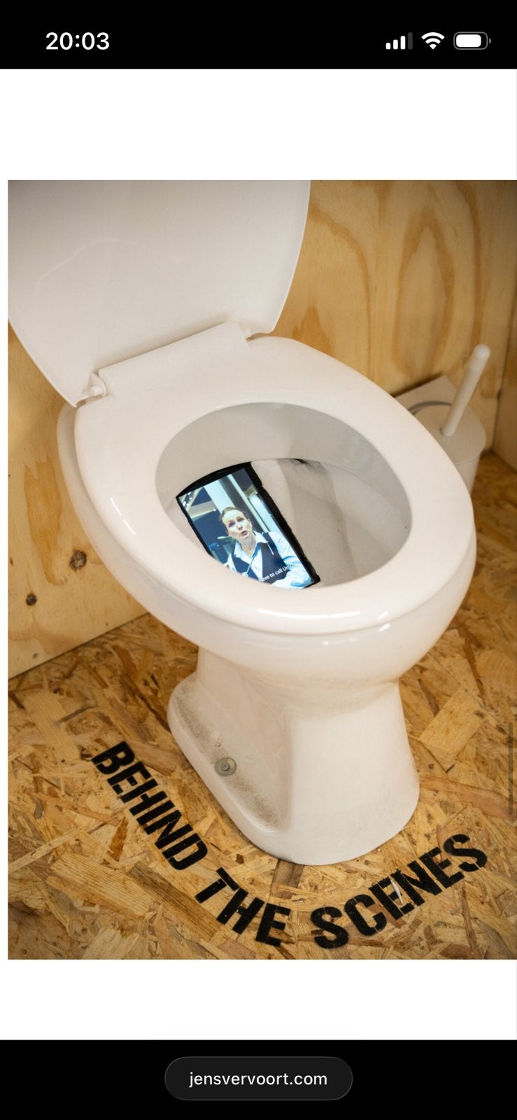 Unieke WC-pot met geïntegreerd scherm - Kunstobject, Antiek en Kunst, Ophalen of Verzenden