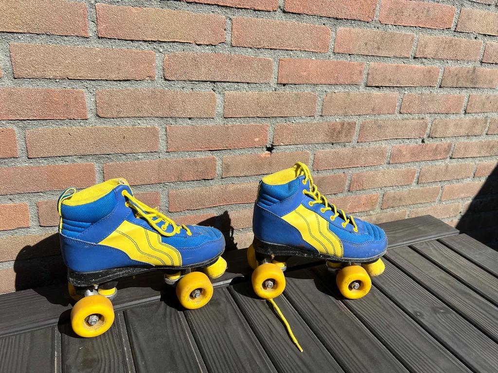 Blauwe en gele rolschaatsen, Ophalen of Verzenden, Gebruikt, Overige typen, Overige merken