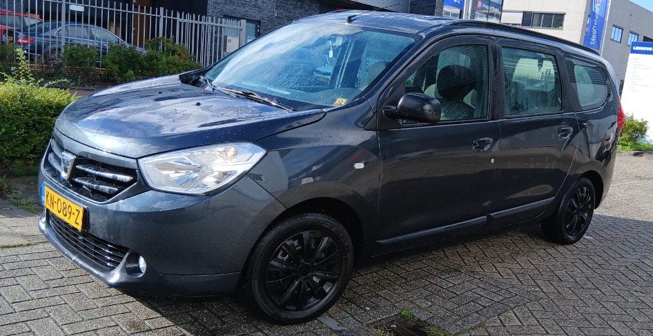 4 X Dacia Lodgy 1.2 Tce 115PK S&S 7p 2018 Zwart, Auto's, Voorwielaandrijving, Zwart, 4 cilinders, 7 stoelen