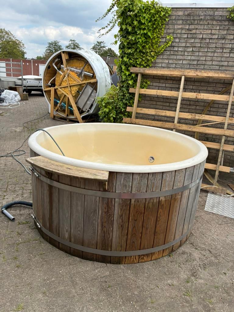 Hottub 200cm + deksel ( meerdere 2e hands ) gebruikt, Ophalen, 7921AE, Fast Fair b.v., Zo goed als nieuw