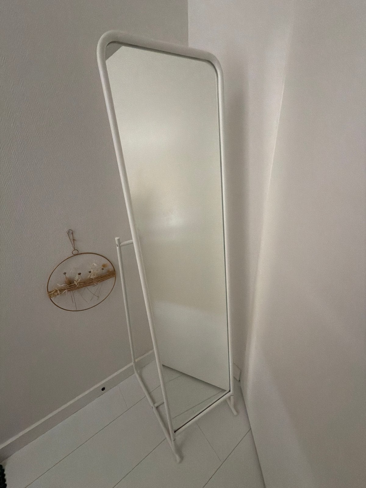 IKEA staande spiegel met haken, wit, 160x38cm, Ophalen, Minder dan 50 cm, Zo goed als nieuw, 150 tot 200 cm