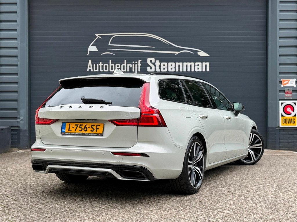 Volvo V60 2.0 B3 R-Design | H&K | HUD | Panorama | Camera, Auto's, Volvo, 4 cilinders, Leder en Stof, 163 pk, Origineel Nederlands