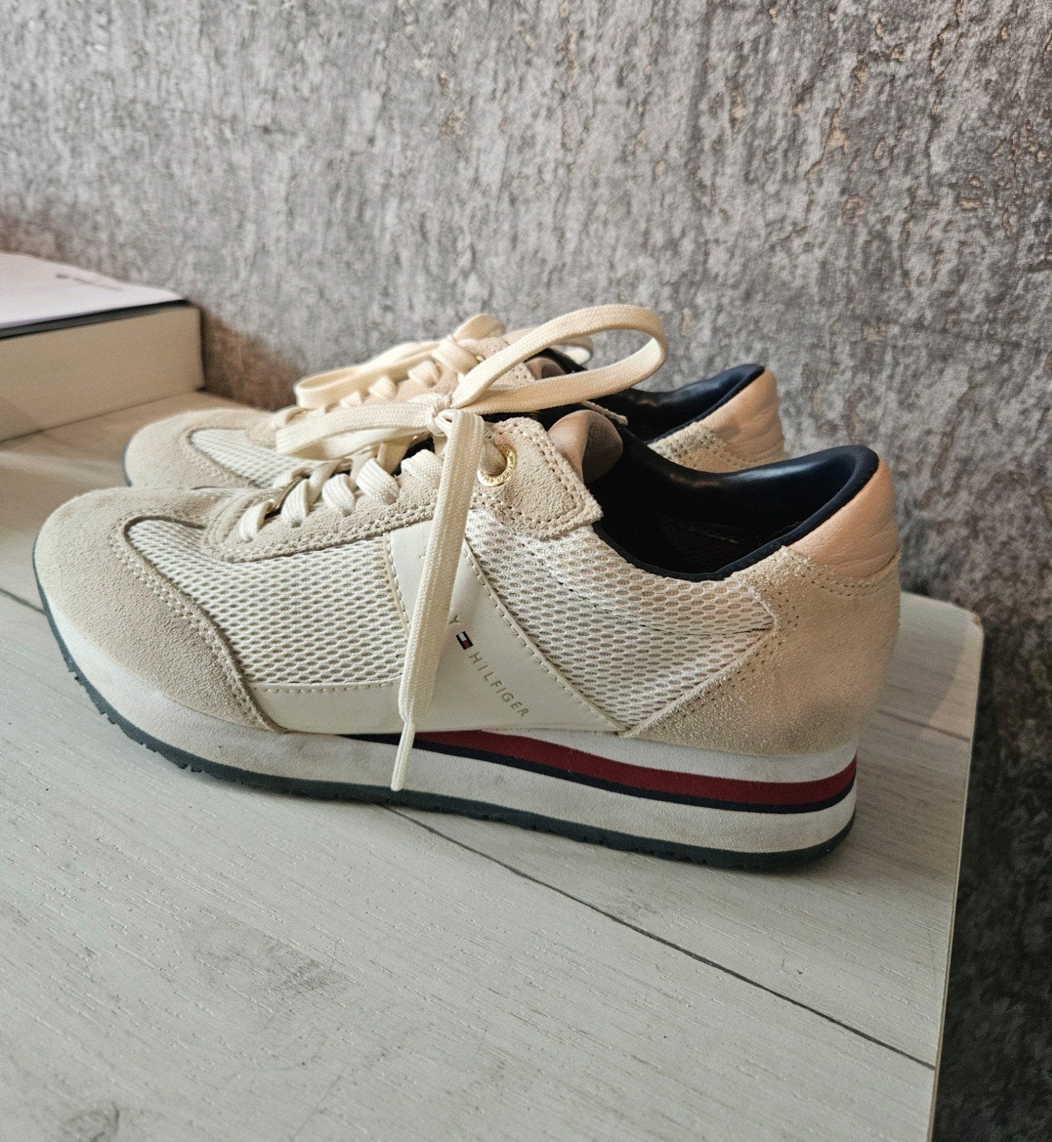 Tommy Hilfiger sneaker, beige, maat 36/37, Beige, Ophalen of Verzenden, Sneakers of Gympen, Gedragen