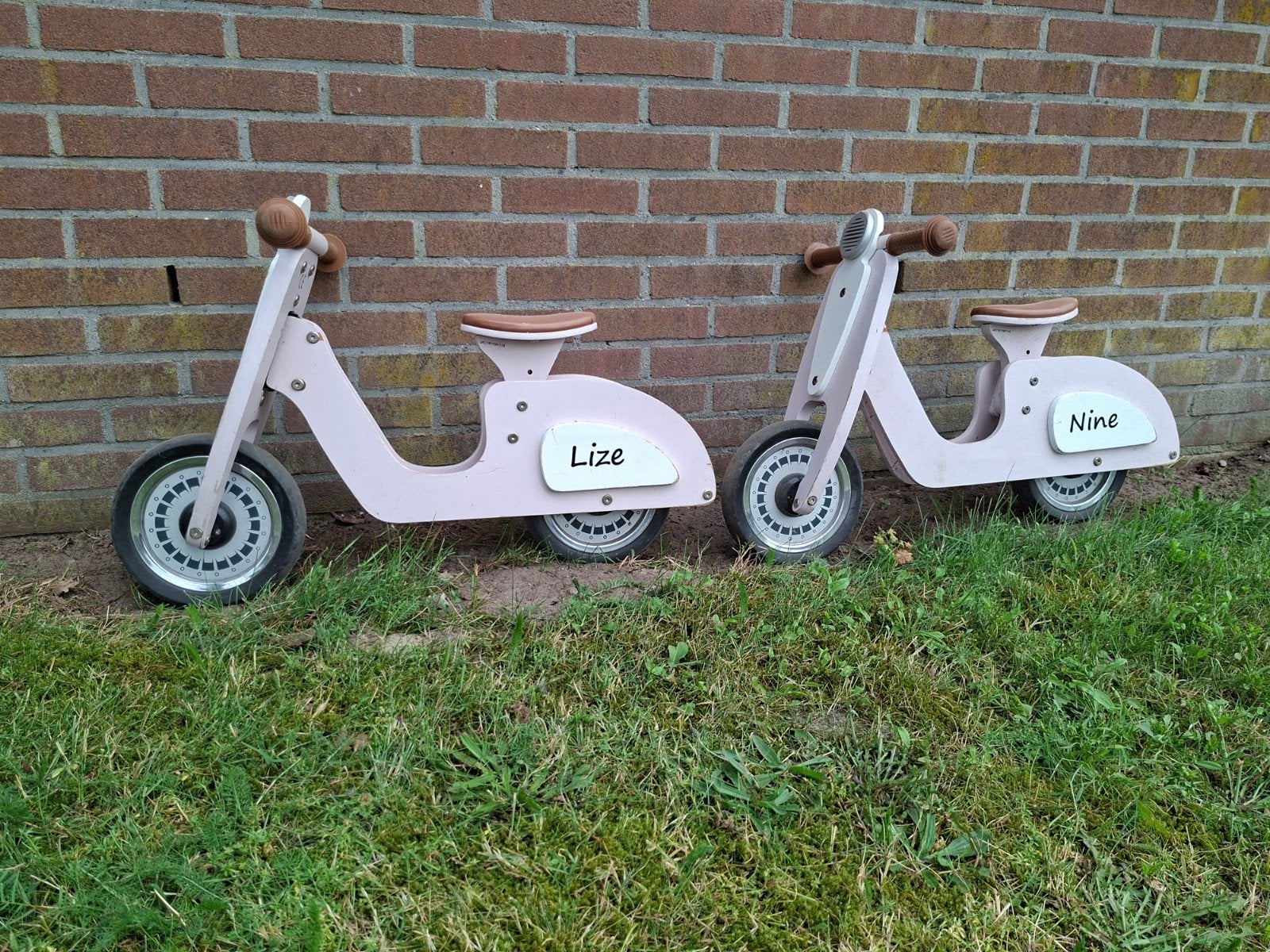 2 identieke houten loopfietsjes, Ophalen, Gebruikt, Overige typen