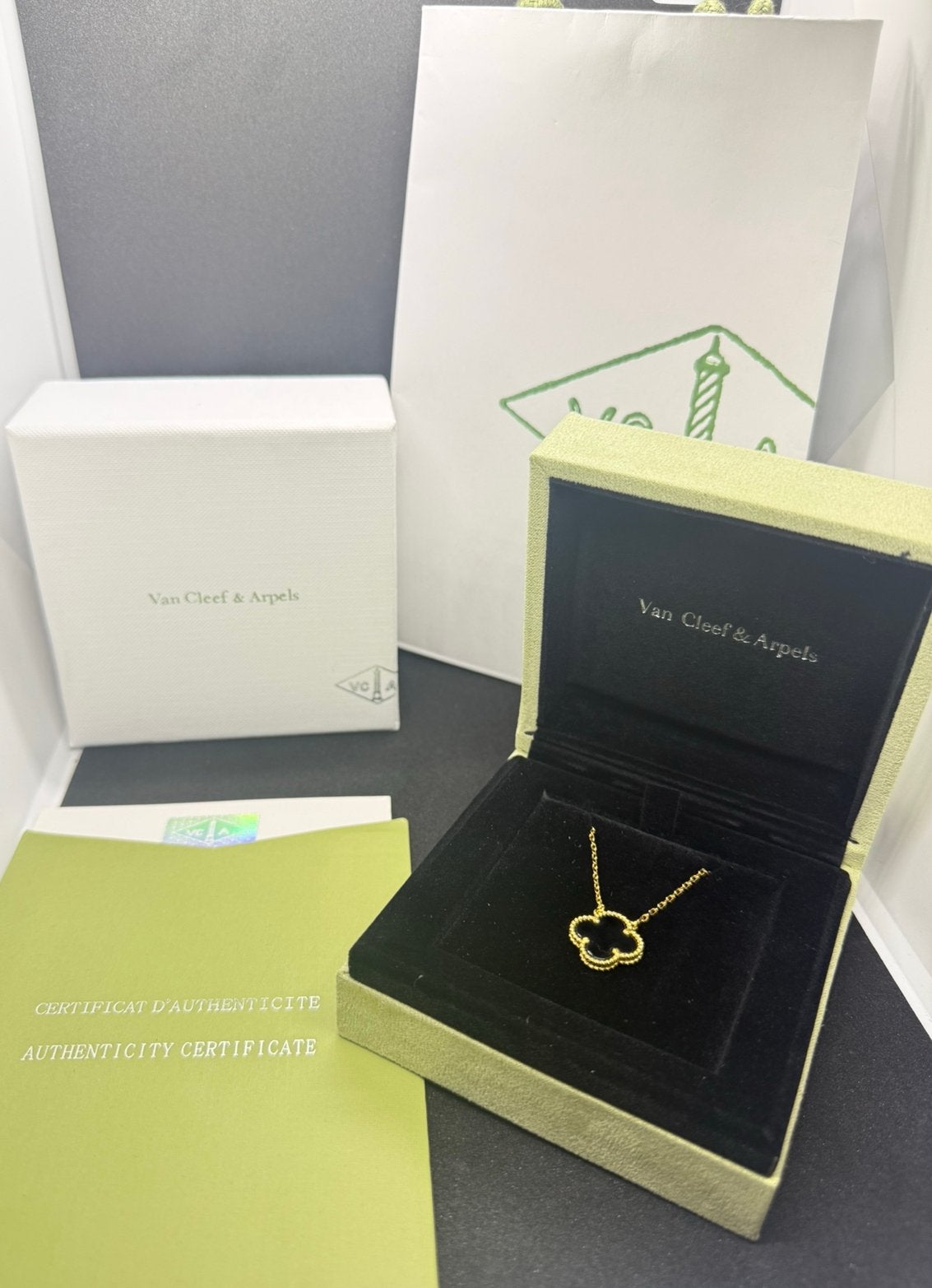 Van Cleef & Arpels Alhambra Ketting, Ophalen of Verzenden, Zo goed als nieuw, Goud