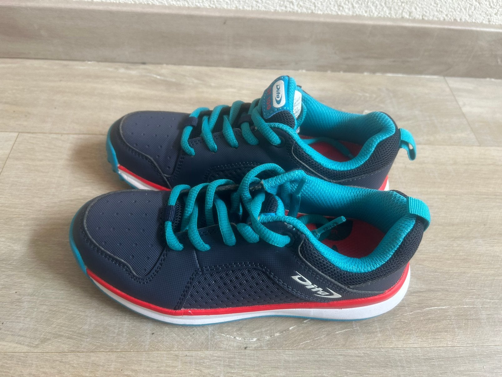 Hockeyschoenen Dita maat 33 zgan, Ophalen of Verzenden, Zo goed als nieuw, Schoenen