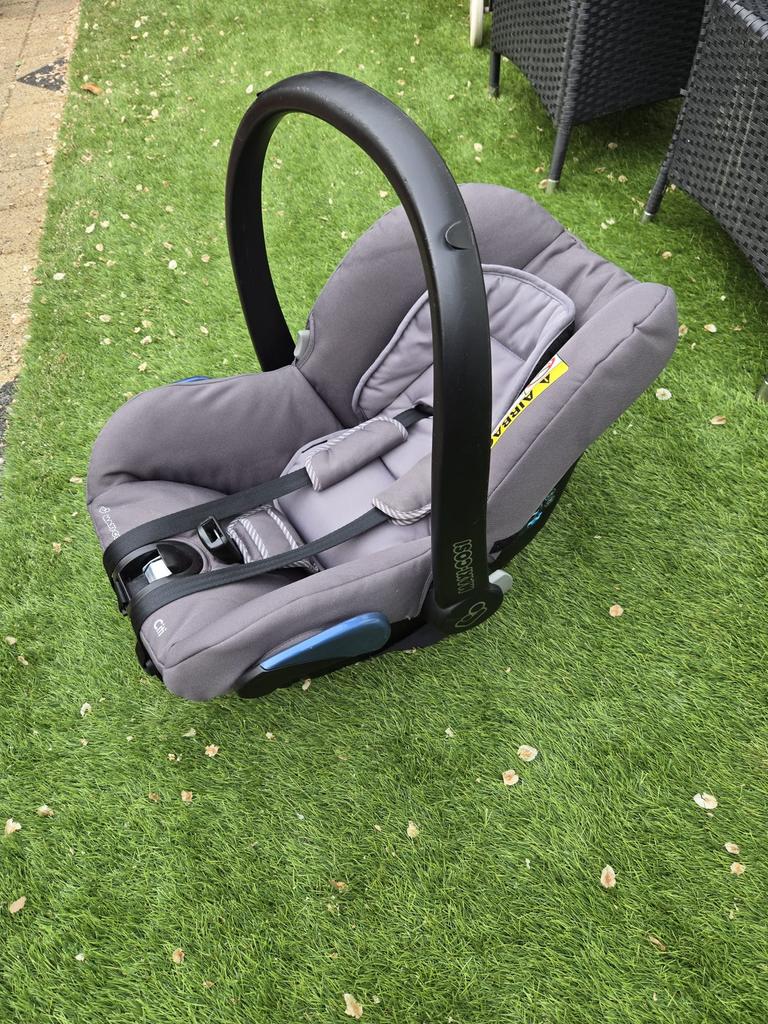 Maxicosi te koop voor 100 euro, Kinderen en Baby's, Autostoeltjes, Ophalen of Verzenden, 0 t/m 13 kg, Maxi-Cosi, Gebruikt