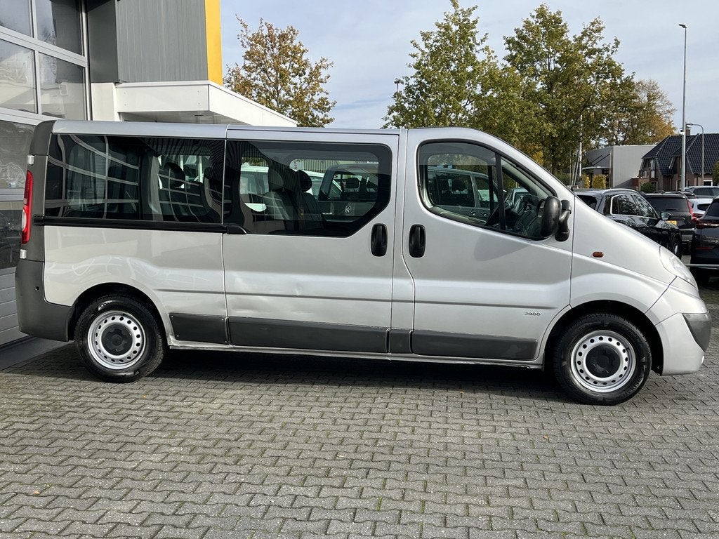 Opel Vivaro Combi 2.0i L2H1 9-persoons Airco Trekhaak Person, Voorwielaandrijving, 1998 cc, Zwart, 120 €/maand