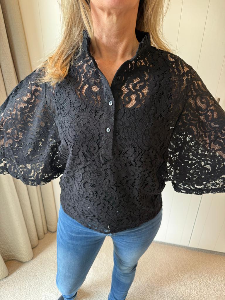 Nikkie Selected by Kate Moss Zwarte Kanten Blouse Maat 38, Ophalen of Verzenden, Zo goed als nieuw, Maat 38/40 (M), Zwart