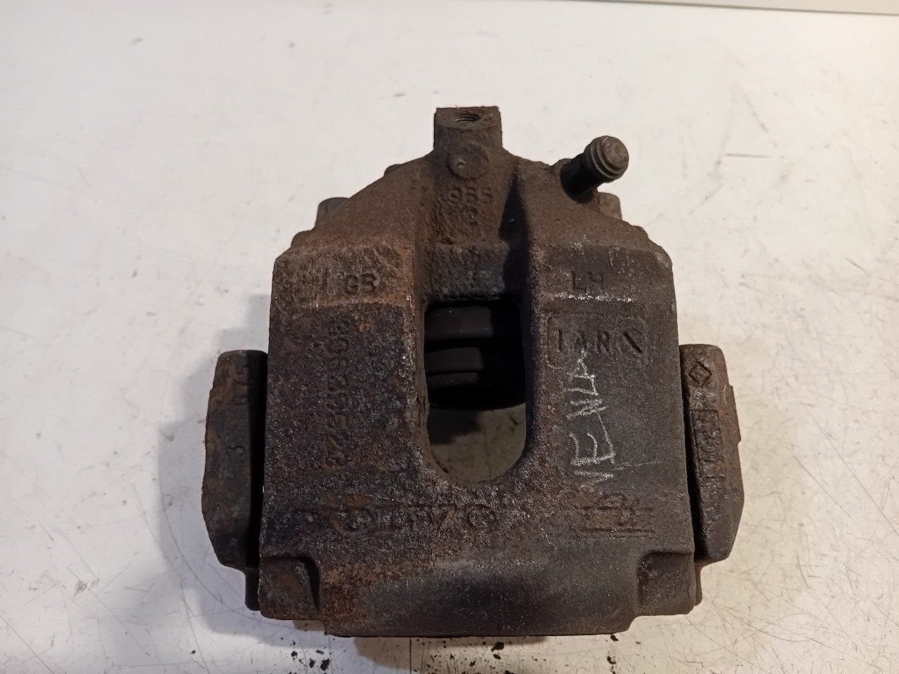 Remklauw links achter Volvo XC90, Onderdelen@venauto.nl, Van der Ven Autorecycling B.V., Gebruikt, Ettenseweg 76, 4706 PB Roosendaal, The Netherlands