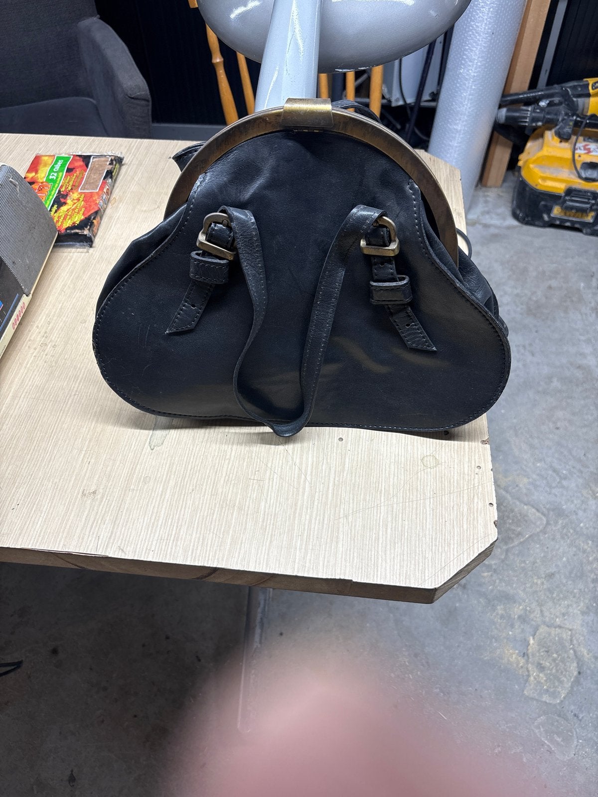 Vintage Zwarte Handtas met Gouden Sluiting, Gebruikt, G, Zwart, Ophalen of Verzenden