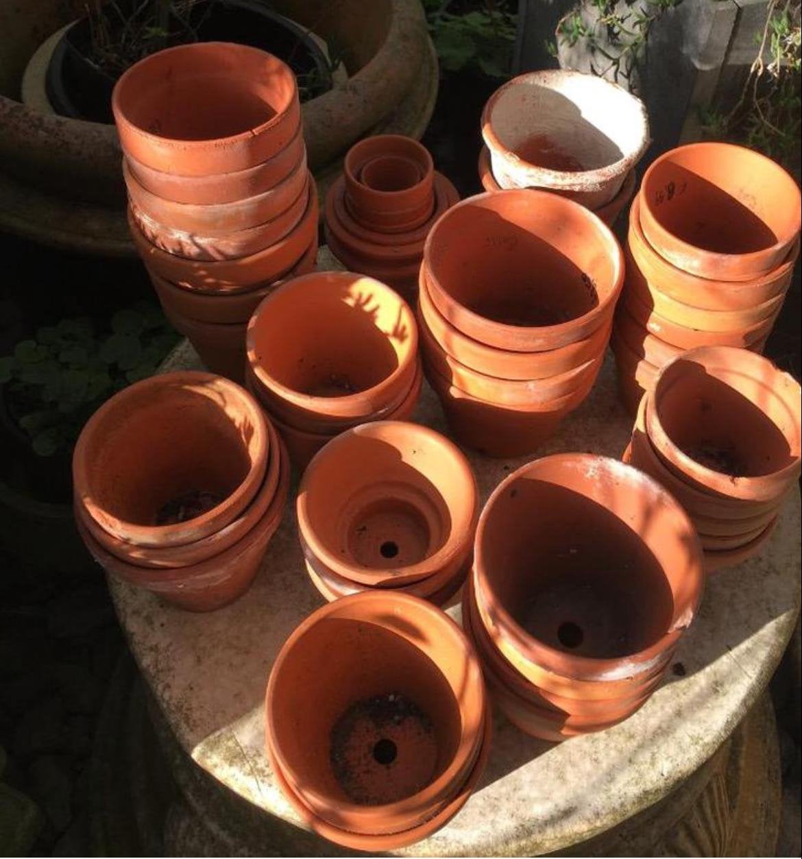 Diverse terracotta bloempotten oud en nieuw en diverse maten, Gebruikt, Rond, Ophalen of Verzenden, Balkon