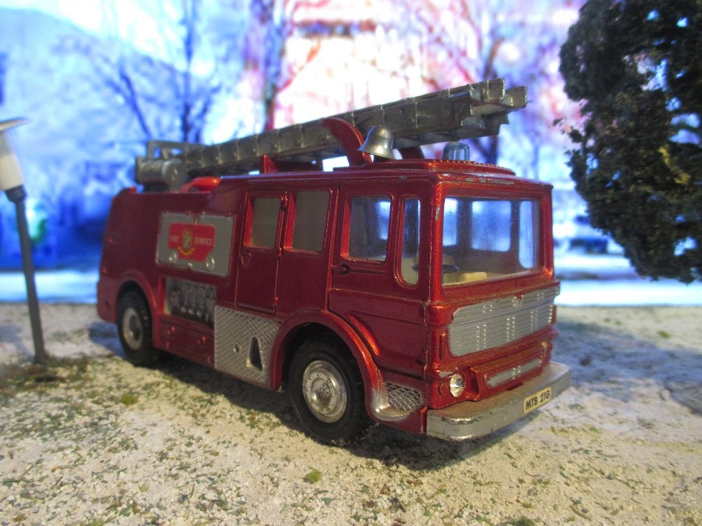 1/43 Merryweather Marquis Fire Tender - Dinky Toys Brandweer, Ophalen of Verzenden, Gebruikt, Bus of Vrachtwagen, Overige merken