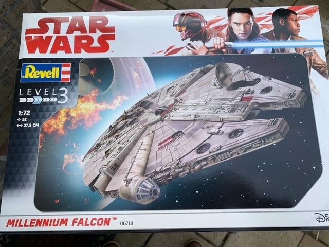 Star wars millennium falcon schaal 1/72 van revell, Ophalen of Verzenden, Nieuw, 1:50 tot 1:144
