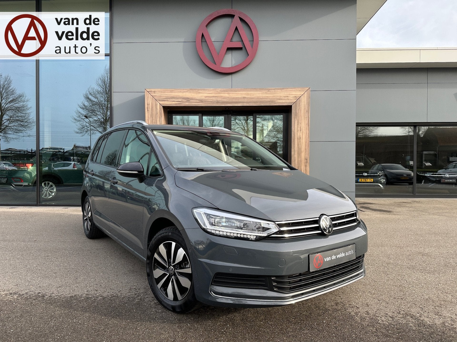Volkswagen Touran 1.5 TSI 150pk DSG Goal 7-persoons | Trekha, Auto's, 12 maanden, Zwart, 4 cilinders, 1415 kg